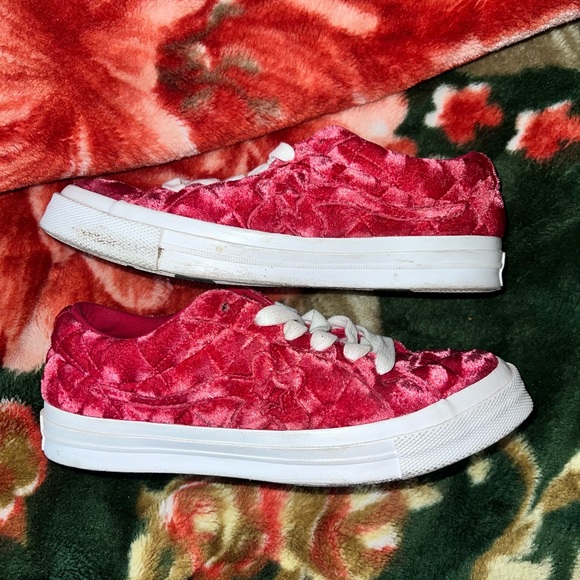 tyler the creator red fuzzy converse size 8 in womens - Picture 2 of 4